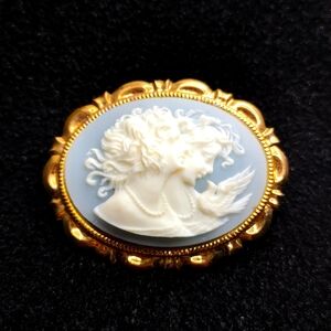 Beautiful Vintage (Antique?) Cameo Brooch Wedgwood Victorian Style Women w/ Dove